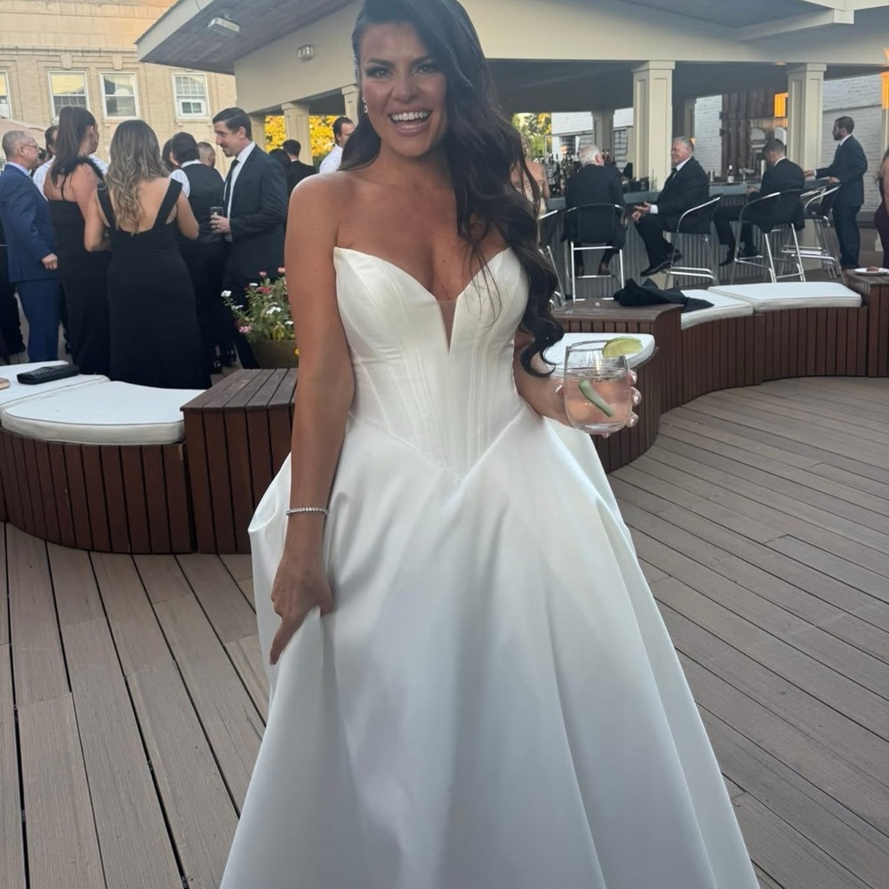 Pnina Tornai Elegant White Wedding Dress